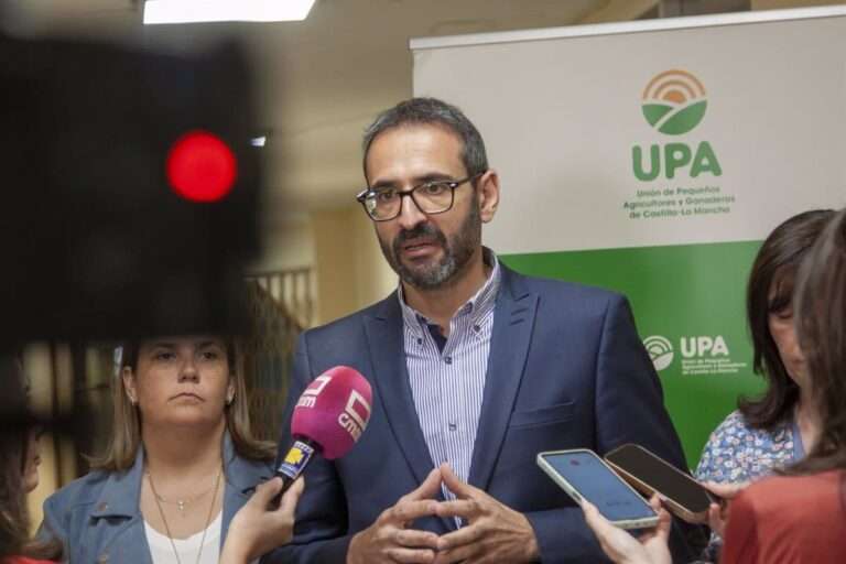 PSOE acusa a Núñez de comportarse "como un toro bravo" con Page y "como un gatito" con el Levante