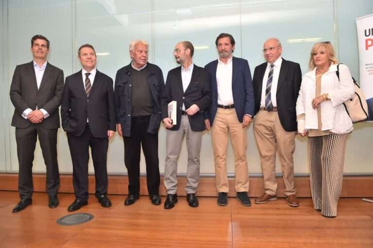 Page respalda a Lambán en la presentación de su libro y dice que habría sido "más radical" en la votación de la amnistía