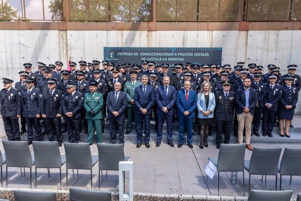 VÍDEO: C-LM reconoce a casi un centenar de agentes de Policía Local para poner en valor "su trayectoria y su trabajo"