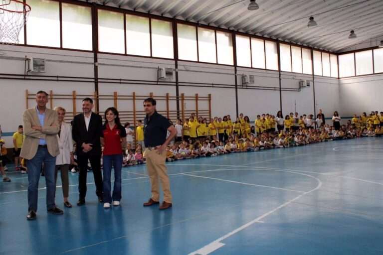 Sandra Sánchez anima al alumnado del CEIP 'Ferroviario' a "luchar por sus sueños y por lo que creen"