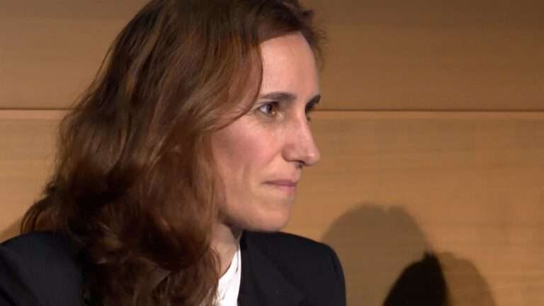 Sanidad también trabaja para incorporar la crema solar como una prestación más para "pacientes que lo necesiten"