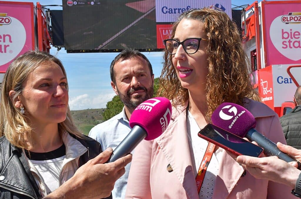 Simón, sobre la Vuelta Ciclista femenina a España: "Muchas niñas están viendo cómo están rompiendo techos de cristal"