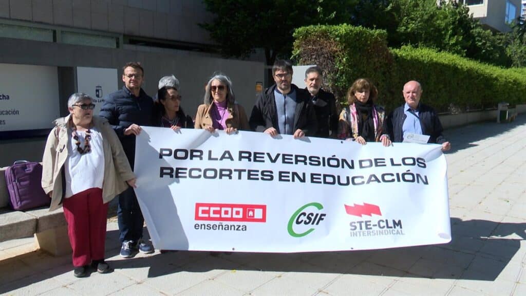 STE, CCOO y CSIF llaman a los docentes de C-LM a manifestarse el día 18 en Toledo "en defensa de las enseñanza pública"