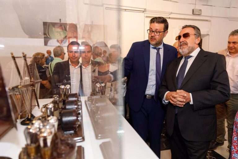 Toledo acoge hasta el 6 de junio una muestra con la colección de radios del presidente de la ONCE, Miguel Carballeda