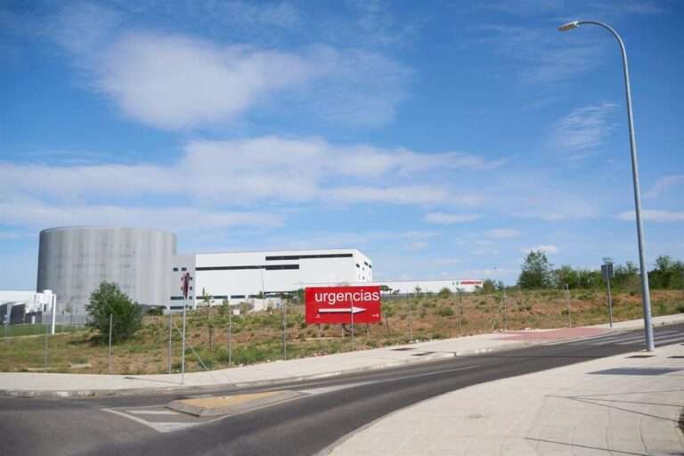 Trasladan al hospital a un trabajador de 47 años herido grave tras precipitarse de un andamio en Toledo