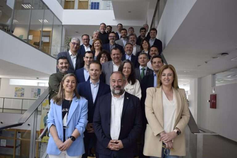 La UCLM impartirá un máster dual en Ingeniería Informática en colaboración con ocho empresas y entidades