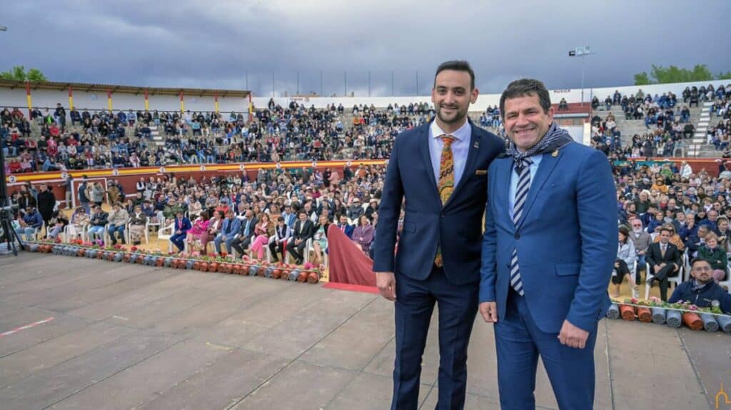Valverde felicita a los pedroteños por preservar una fiesta "tan ancestral" como el Mayo Manchego