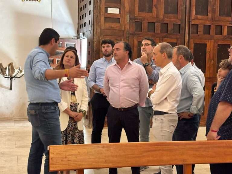 Vox escenifica sobre el terreno su apoyo a la Colegiata de Yepes y urge articular fondos UE para rehabilitarla