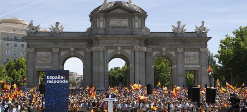 Feijóo Abarrota la Puerta de Alcalá en un Clamor por Elecciones Anticipadas: Declara la Legislatura como 'Perdida' 3 Feijóo Abarrota la Puerta de Alcalá en un Clamor por Elecciones Anticipadas: Declara la Legislatura como 'Perdida' 3