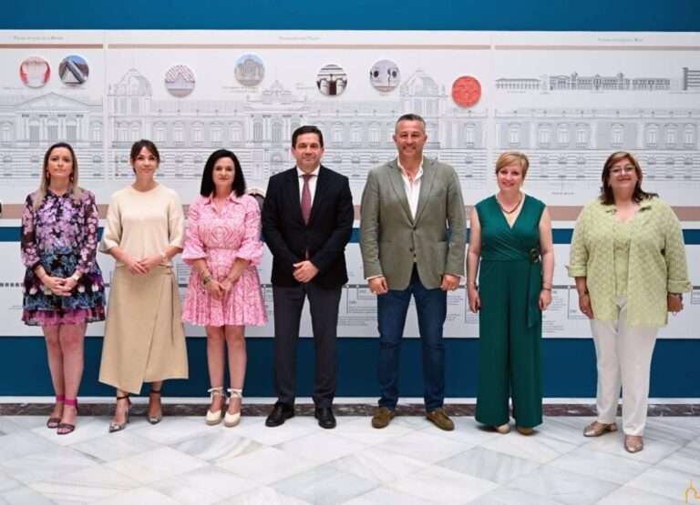 Una exposición refleja la evolución del edificio de la Diputación de Ciudad Real en sus 130 años de vida