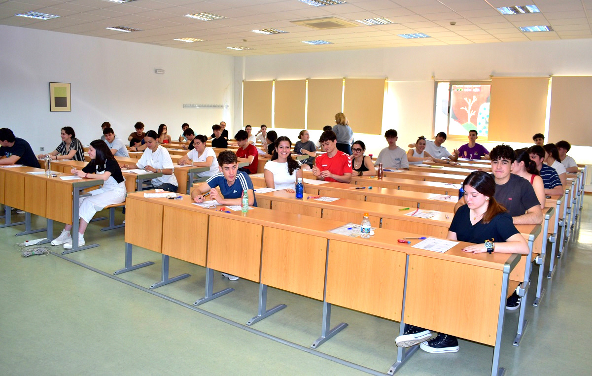 Jóvenes de Puertollano Inician la Etapa de Exámenes para el Ingreso Universitario 1