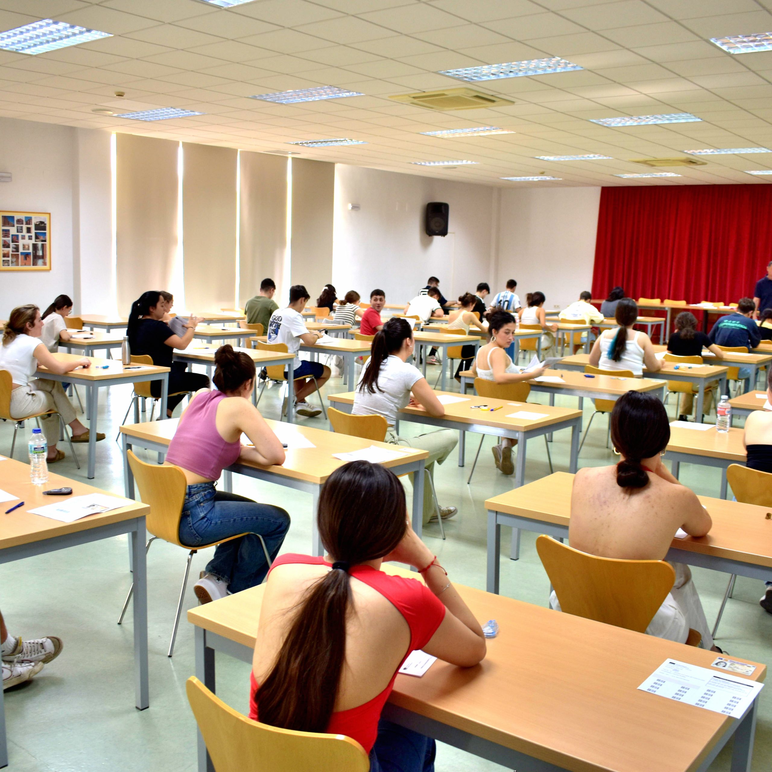 Jóvenes de Puertollano Inician la Etapa de Exámenes para el Ingreso Universitario 2