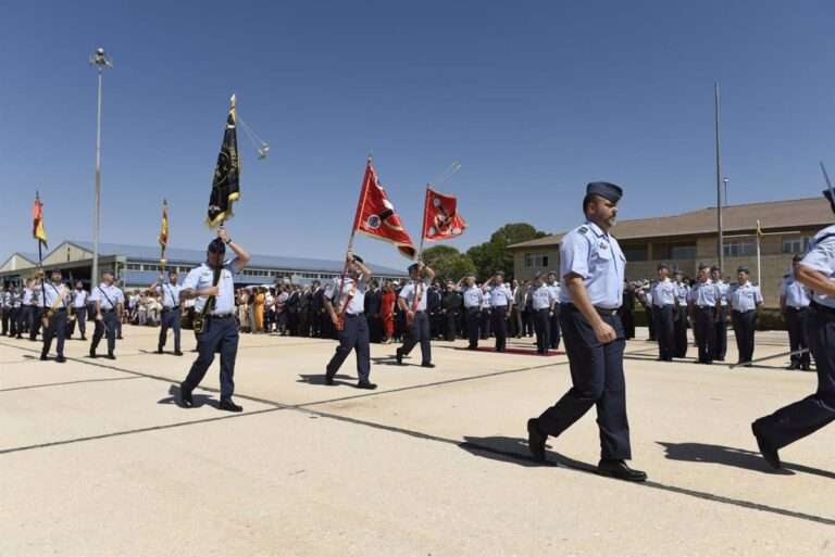 Base Aérea de Albacete y Ala 14 estrenan estandarte en su medio siglo de vida y renueva sus lazos con una ciudad volcada
