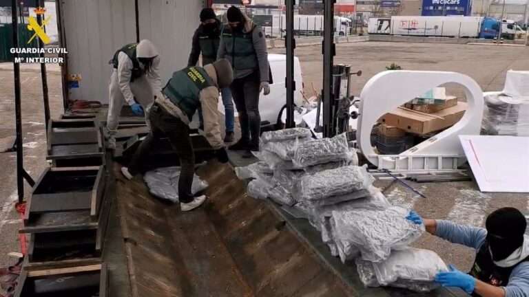 VÍDEO: Detenidas 28 personas en Almería, Málaga, Toledo y Zaragoza acusadas de tráfico internacional de marihuana