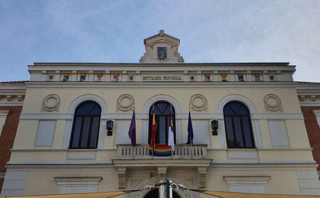 Diputación y WADO se alían contra la discriminación y el acoso laboral y escolar a las personas LGTBI en Guadalajara