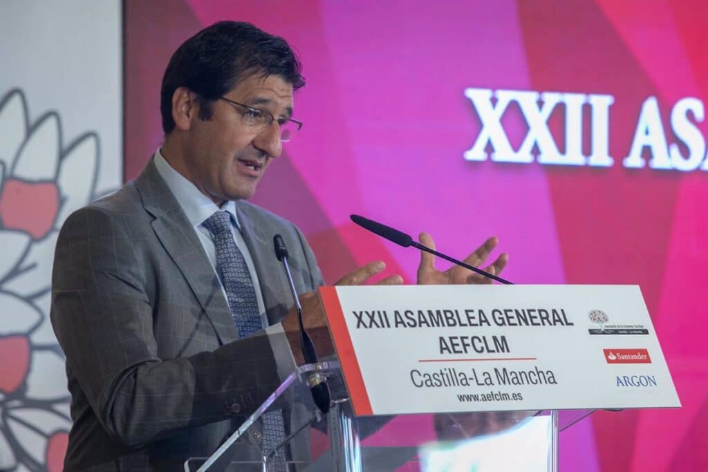 Caballero reconoce la aportación de la empresa familiar al crecimiento económico "histórico" que vive la región