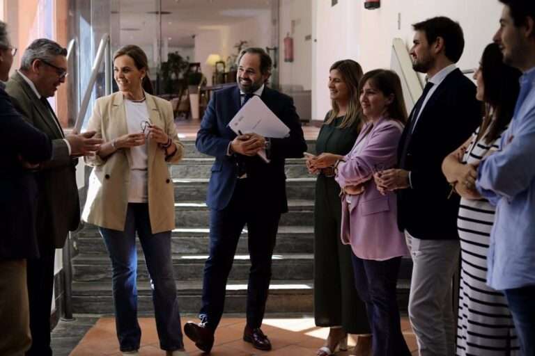 PP aprueba una resolución para que Page cese a diputados y senadores del PSOE C-LM que votaron 'sí' a la amnistía
