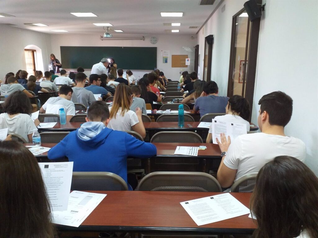 El 96,05% de los estudiantes aprueba la EvAU en el distrito universitario de Castilla-La Mancha