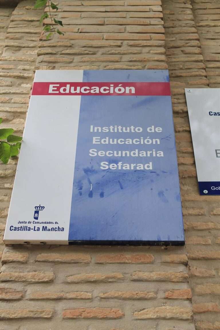 La lucha de las familias del único colegio público del Casco de Toledo para que sus hijos vayan al instituto del barrio