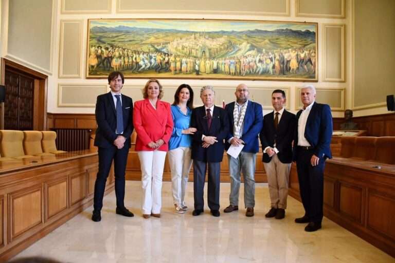 El cuadro 'Toledo Símbolo' de Guerrero Malagón recibe un homenaje de la Diputación en su 40 aniversario