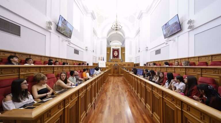 IES Aguas Vivas y Buero Vallejo de Guadalajara copan la final de Liga de Debate con derechos humanos como tema central