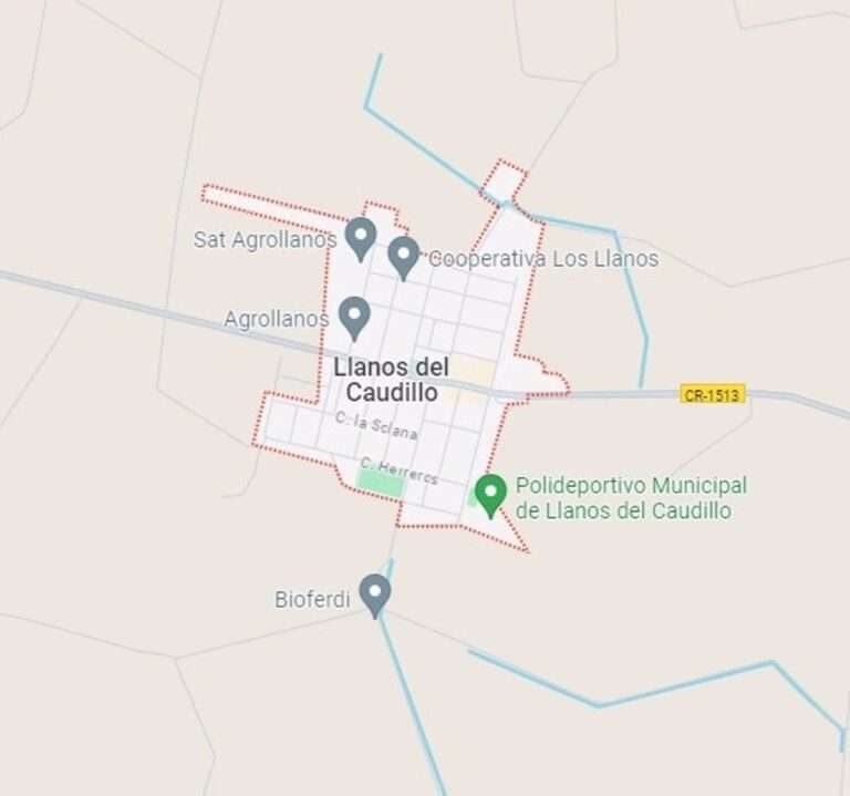 Un incendio de rastrojo en Llanos del Caudillo acaba afectando a una planta fotovoltaica sin causar heridos