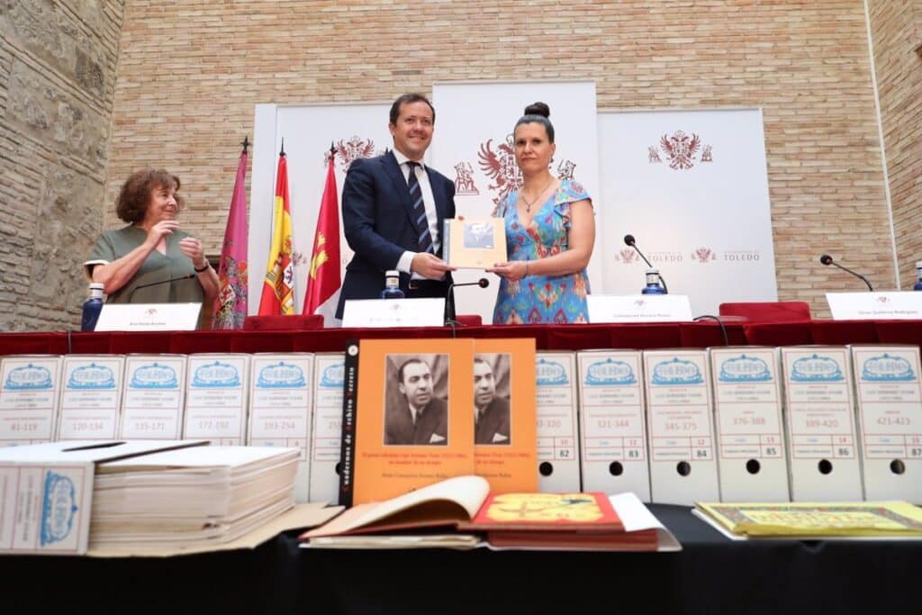 La familia de Luis Serrano Vivar dona su archivo personal al Ayuntamiento de Toledo