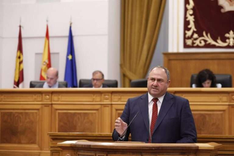 Lizán insiste en la defensa de la agricultura ecológica de C-LM ante Europa mientras PP y Vox acusan de recortes