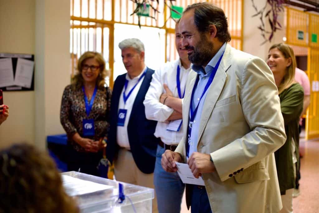 Núñez anima a votar en libertad para certificar que España tiene una democracia "con mucha vida y salud"