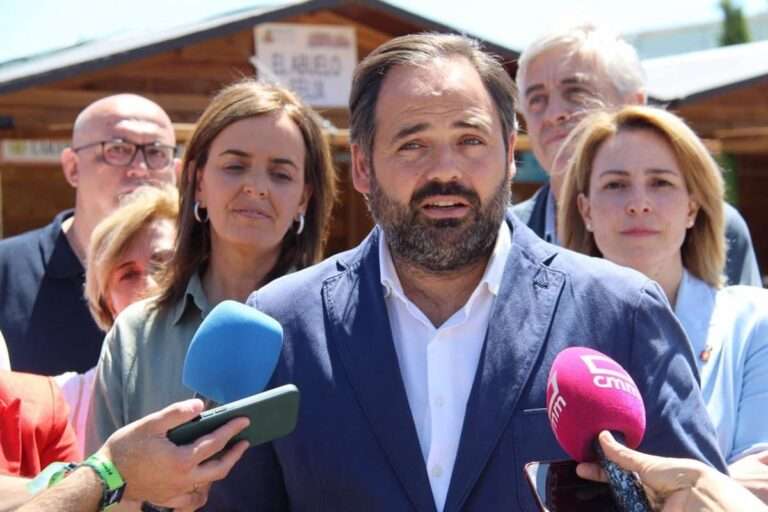 Núñez recplica a Page que el Rey "necesita el apoyo de las instituciones cuando se trata de atacar a la Corona"