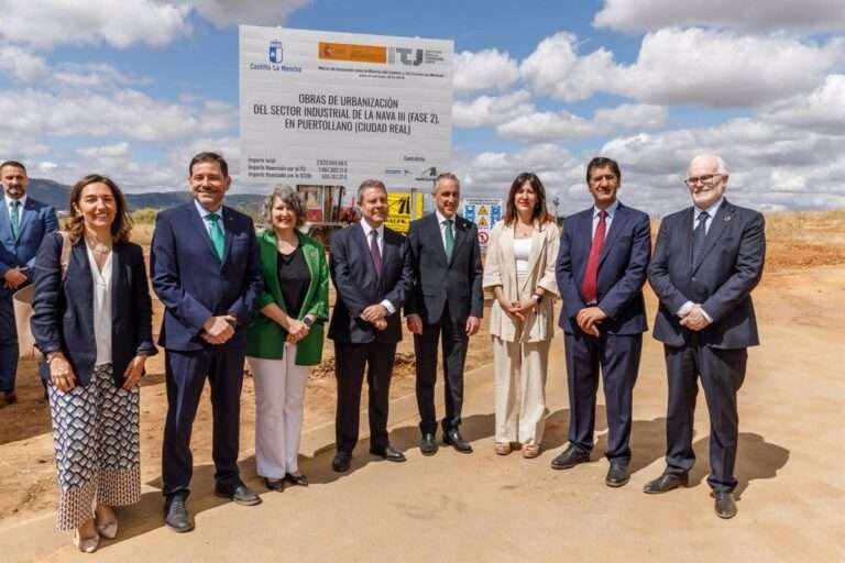 Page anuncia construcción de nuevo conservatorio de música en Puertollano y mira con optimismo el futuro de acería verde