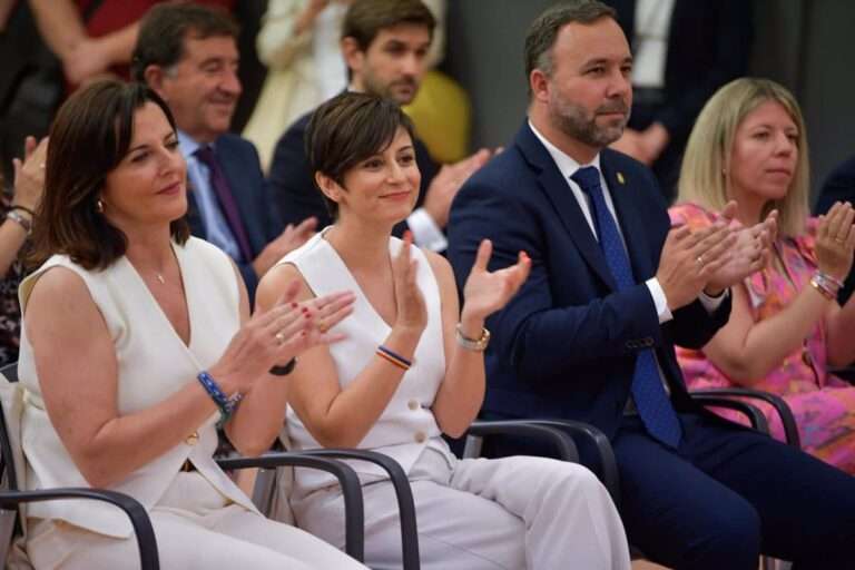 Rodríguez dice que "los extremos deben de quedar a un lado" cuando se habla de menores migrantes
