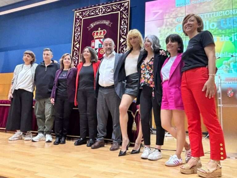 Samantha Hudson invita a concebir la humanidad como algo "mutable" en el primer acto del Orgullo que celebra la UCLM