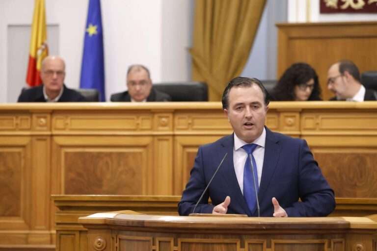 Vox cifra en 15 millones de euros las "paguitas" para los miembros del Gobierno de C-LM que sean cesados: "Es inaudito"