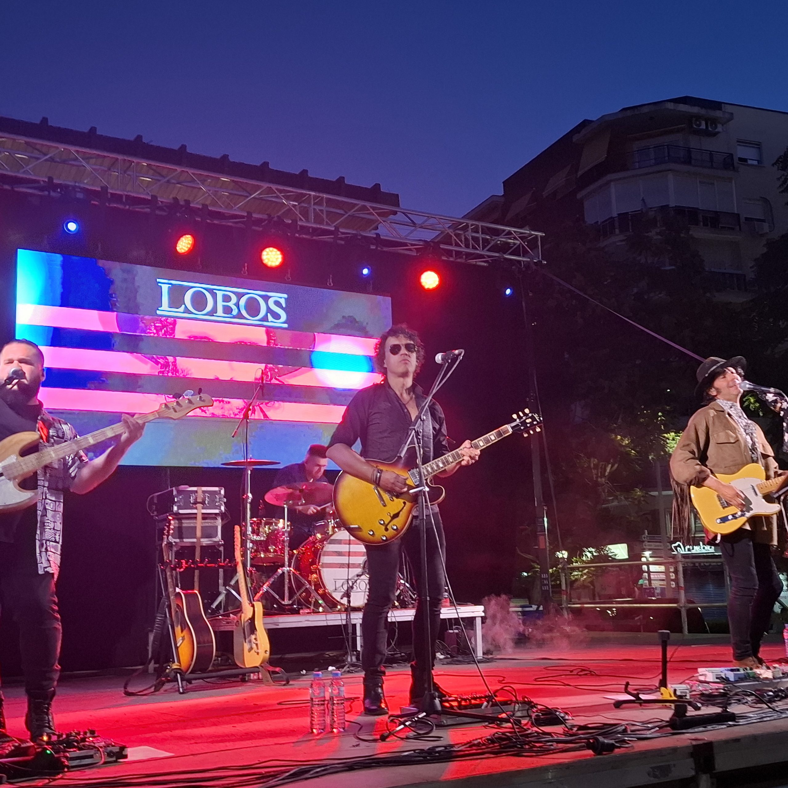 "Lobos Band" desata el poder de las seis cuerdas con un homenaje a los éxitos de Leiva y Pereza 1