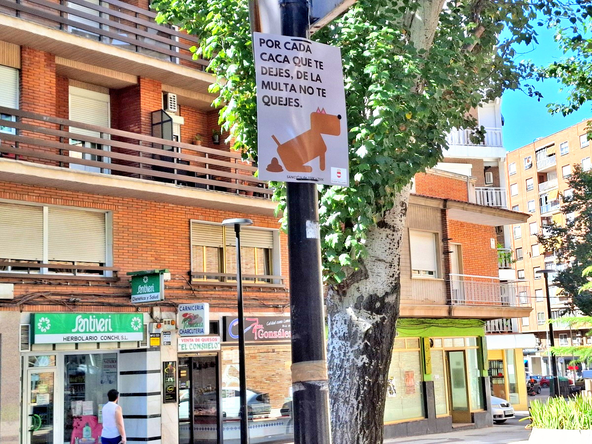 Iniciativa ciudadana promueve la conciencia cívica para mantener limpias calles y plazas: 'No le dejes el marrón a otro' 2