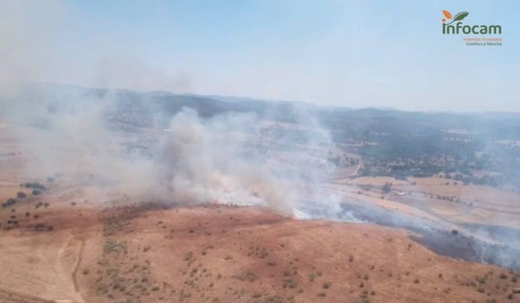 Un incendio en Almadén pasa a nivel 1 por afección a infraestructuras y bienes de naturaleza no forestal