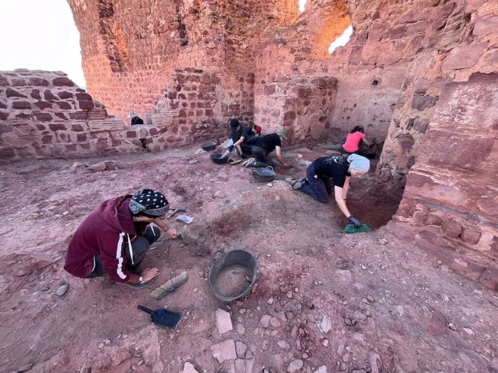Catorce universitarios participan en el proyecto arqueolíogico de la iglesia del castillo de La Estrella de Montiel