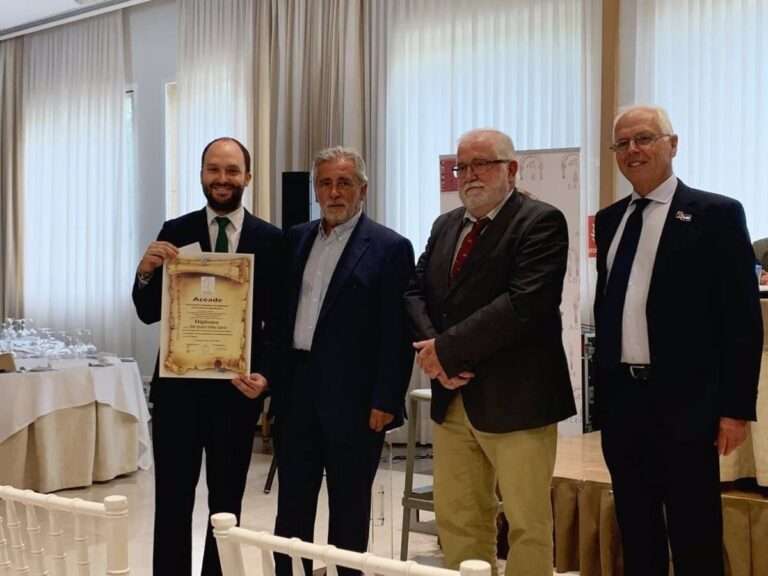 El reumatólogo del Hospital de Ciudad Real, David Castro Corredor, premiado por un trabajo sobre la espondiloartritis