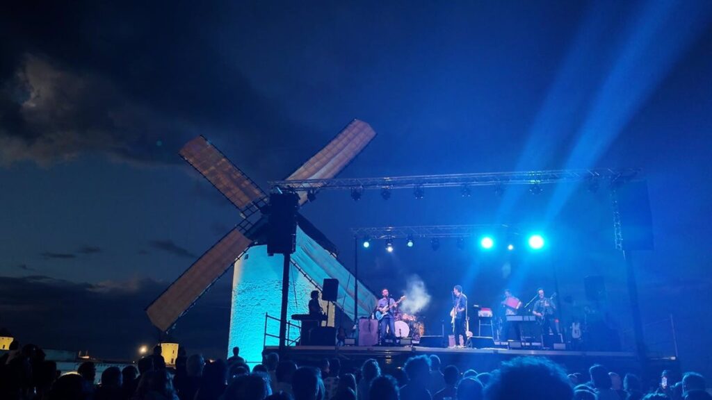 Depedro, bodegas de Criptana y molinos del Cerro de la Paz se alían en otra noche mágica en el tercer pase de AirénFest