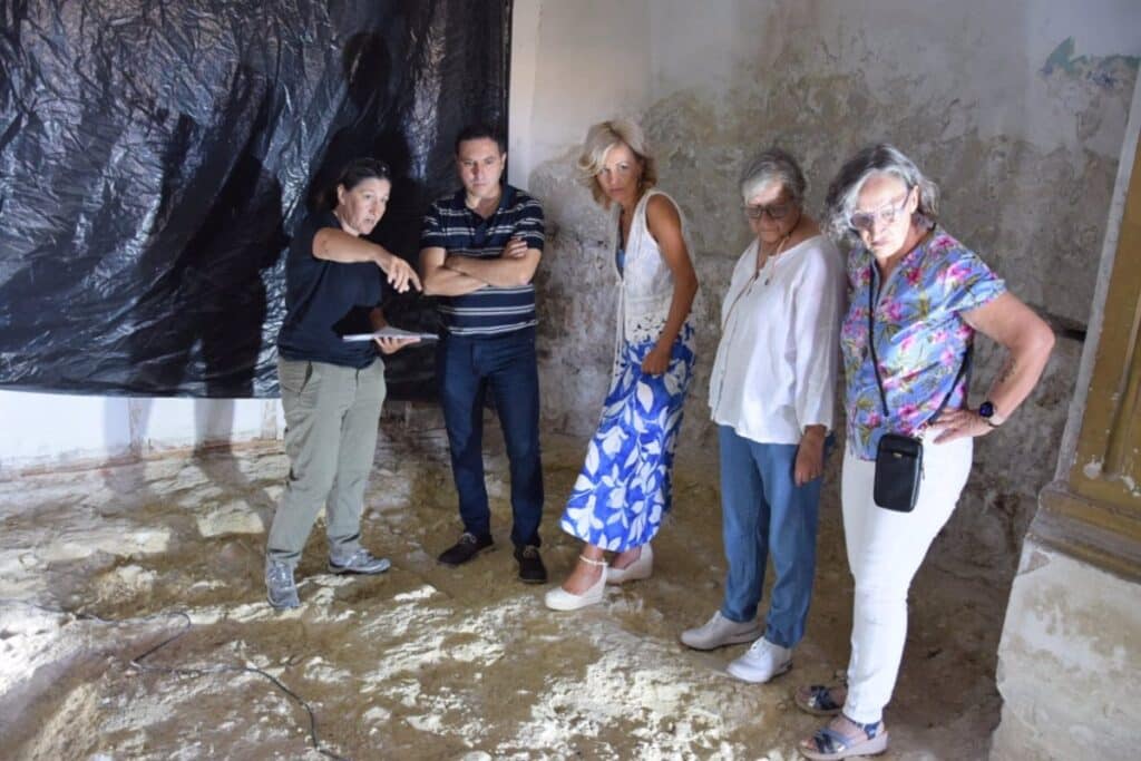 Las obras en la ermita de Huelves (Cuenca) sacan a la luz restos de un mausoleo de época romana
