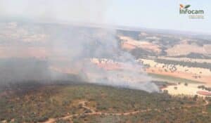 Declarado un incendio en Villarejo de Montalbán en el que trabajan seis medios aéreos y cinco terrestres