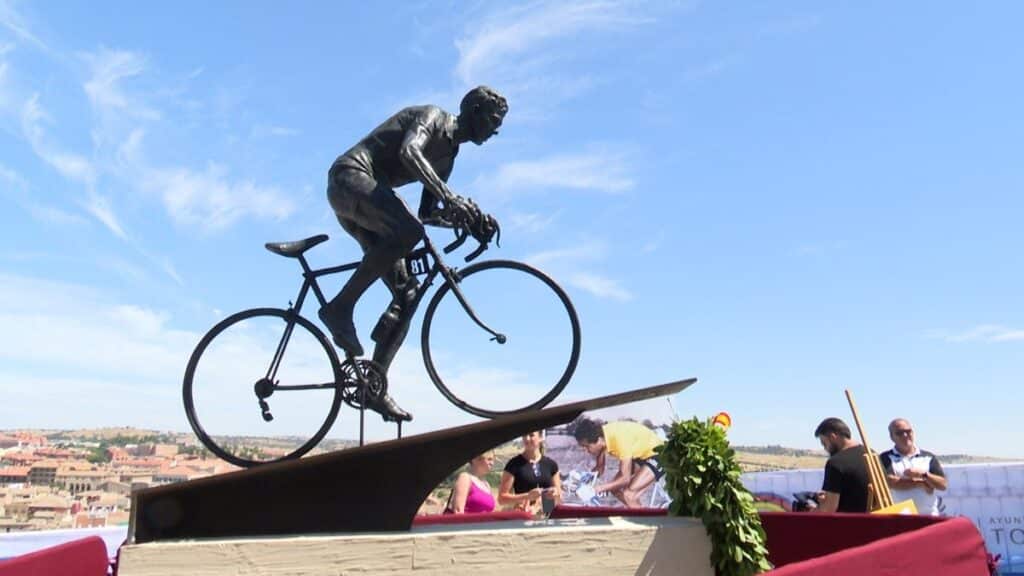 La estatua de Bahamontes restaurada vuelve a lucir en Toledo en el día en que el ciclista hubiera cumplido 96 años