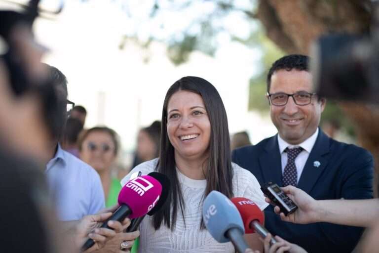 Comienzan a llegar a C-LM los primeros 'menas' del reparto de 2023: "Canarias no da abasto con la documentación"