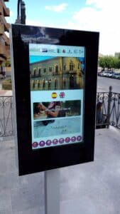 Veinticuatro ayuntamientos de los Montes de Toledo estrenan pantallas como punto de información turística 24 horas