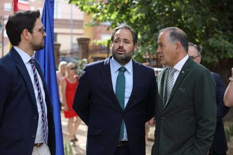 Núñez rechaza la "censura" de Sánchez a los medios y pide a Page su apoyo para rechazar "este ataque al periodismo"
