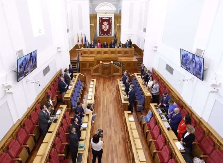 PP y Vox ven "carencias" e insostenibilidad en residencias de mayores y PSOE que C-LM va "en la línea correcta"