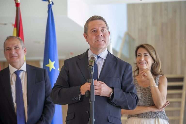Page cree que cuando se apela al Ejército ante la llegada de cayucos "se hace de menos" a Guardia Civil y Policía