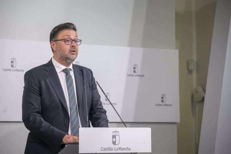 Pastor muestra su "sorpresa mayúscula" a la propuesta de EBAU del PP y la tacha de "elemento de confrontación política"