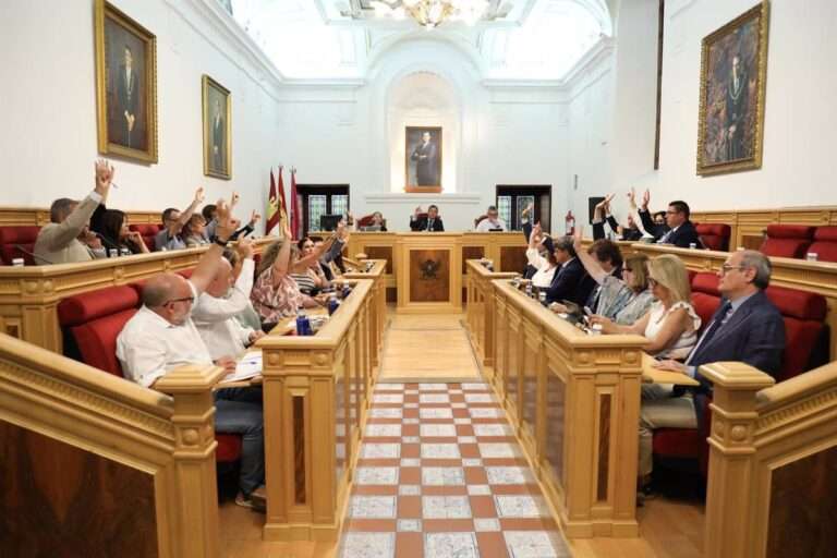 El pleno de Toledo aprueba una moción en defensa de los menores migrantes no acompañados con el voto en contra de Vox